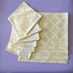 Lenox placemats and napkins